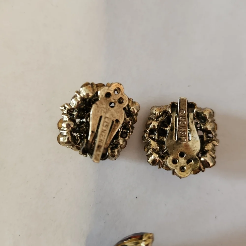 Lisner Jewelry add touch